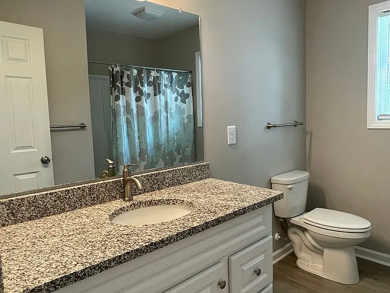 605 Frank St — Photo 11