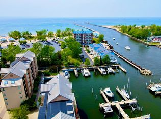 260 Water St #5E, Saint Joseph, MI 49085