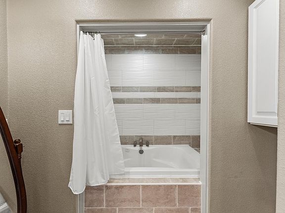 4th image of 1357 Country Club Road