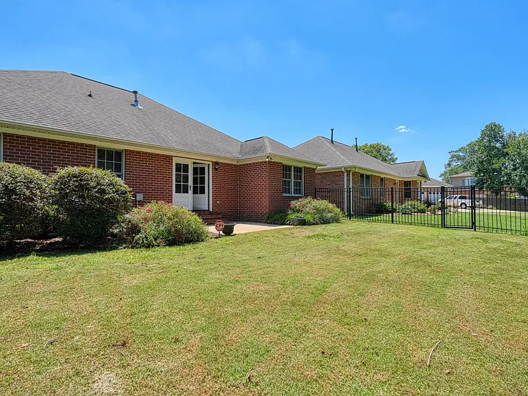 210 Rivermill Ct — Photo 37