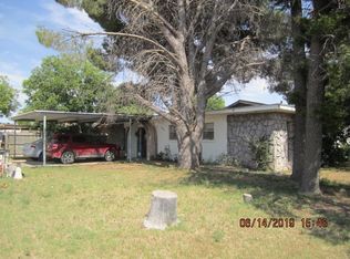 907 E Austin St, Kermit, TX 79745