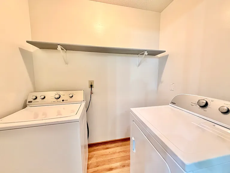 223 S 6th St — Photo 29