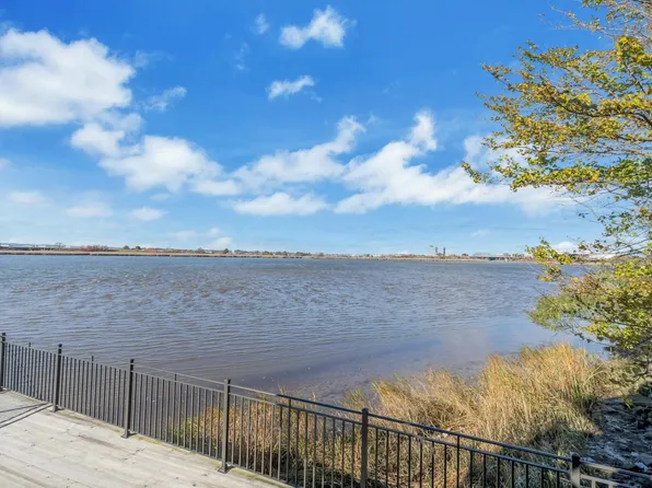 94 Harbor Ky #94, Secaucus, NJ 07094