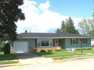 404 Elm St, Cobb, WI 53526