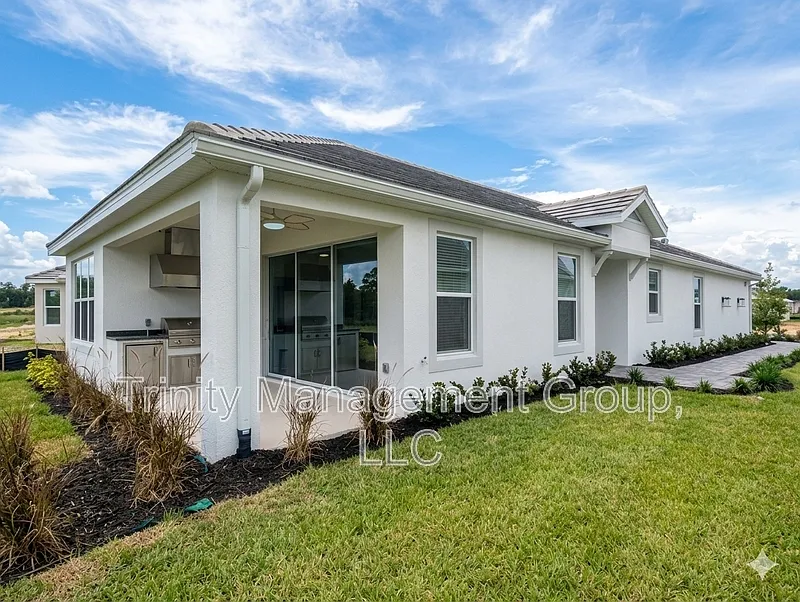 3 bed, 2.0 bath, 1976 sqft, $2,749 — Photo 2