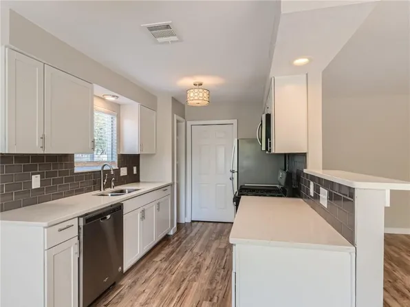7907 Wycombe Dr, Austin, TX 78749