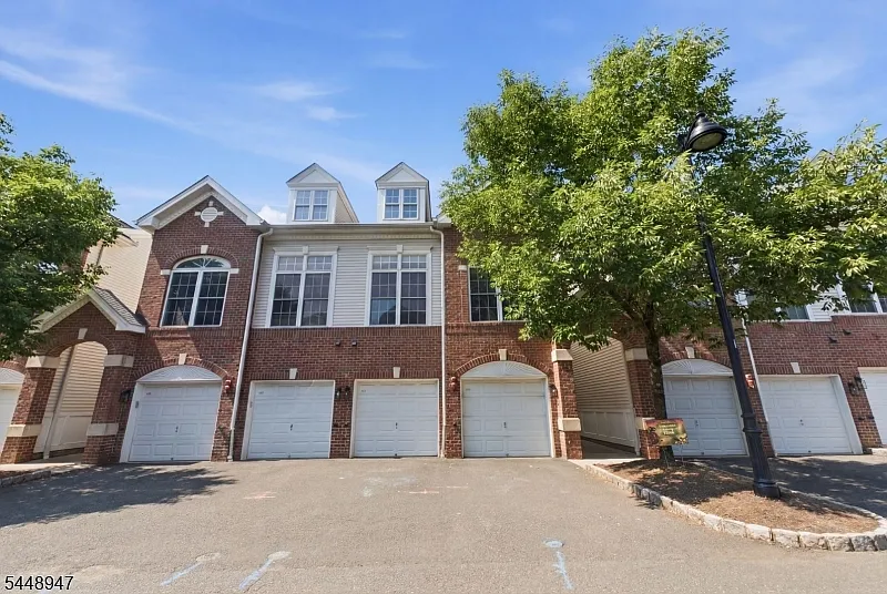 2 bed, 2.5 bath, $3,495 — Photo 2