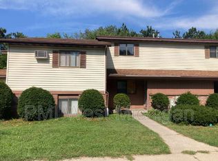 6079 In The Pines Dr SE, Grand Rapids, MI 49548