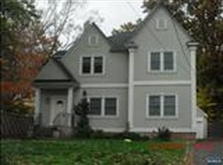 840 Queen Anne Rd, Teaneck, NJ 07666
