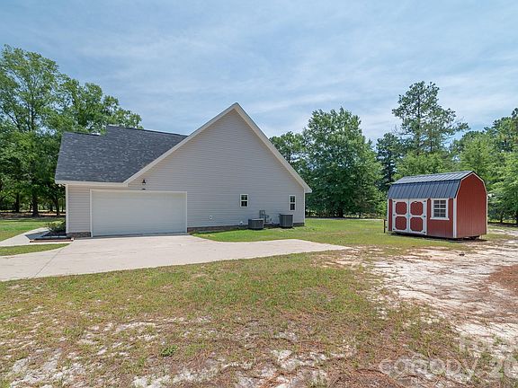 4th image of 939 Old Stagecoach Rd