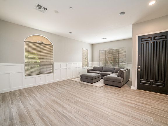 4th image of 10572 E Meadowhill Dr