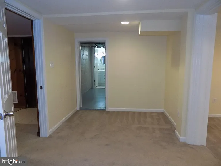 138 S Abingdon St — Photo 32