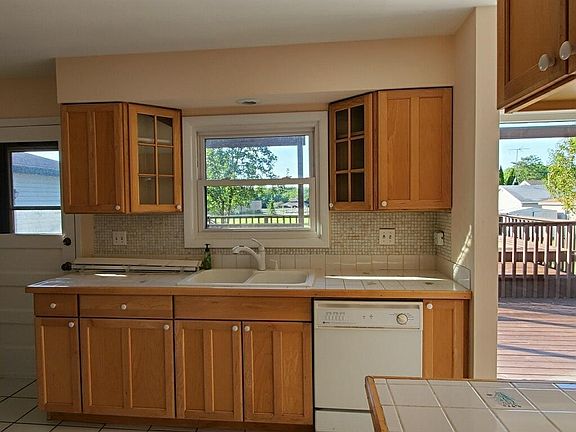 3rd image of 344 Birchwood Ave