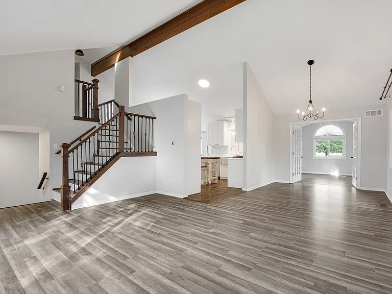 615 Chester Ct E — Photo 6