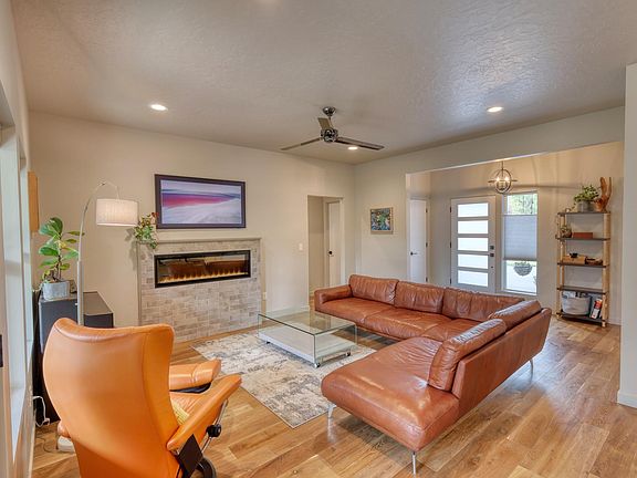 3rd image of 5927 W Lucky Ln