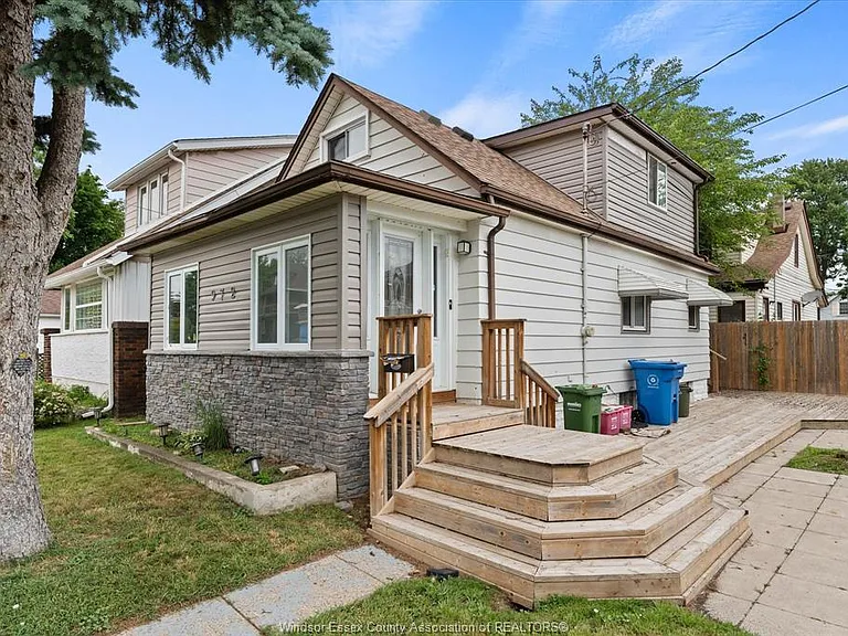 972 Wellington Ave #MAIN — Photo 2
