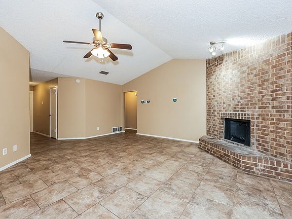 3rd image of 1733 Wurzburg Dr