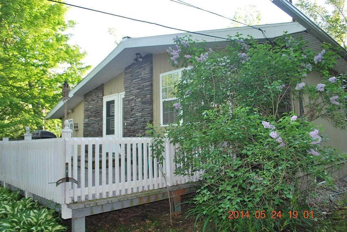 165 Daniels Road — Photo 2