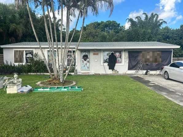 9177 Sun Ct, West Palm Beach, FL 33403