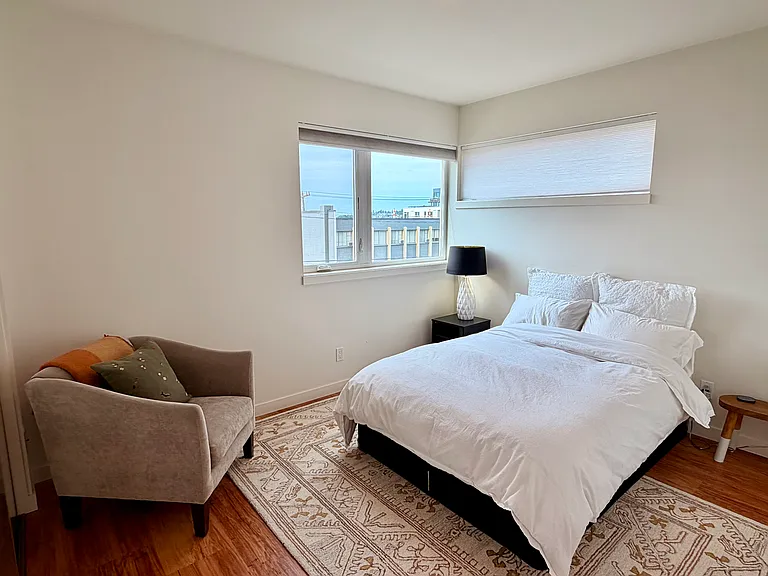 2351 Franklin Ave E #202 — Photo 14