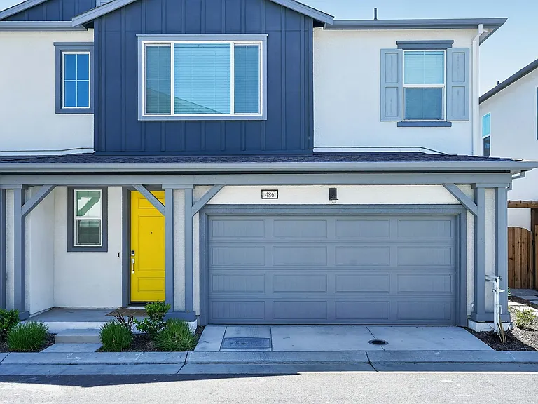 486 N Cloverdale Pl — Photo 2