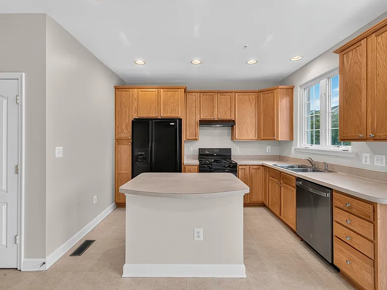 13013 Saint Clair Rd — Photo 9