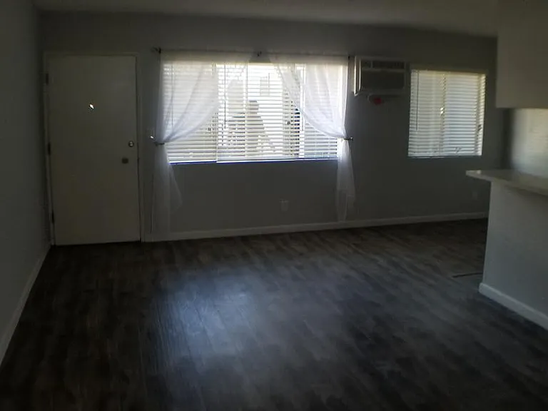 6830 Woodley Ave #5 — Photo 9