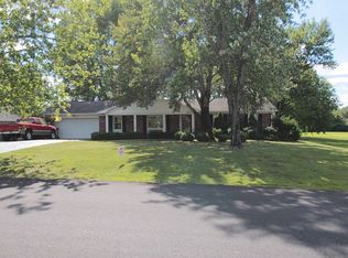 135 Skylark Dr, Paducah, KY 42001