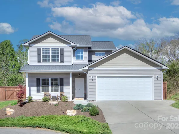 4 Stone River Dr, Asheville, NC 28804