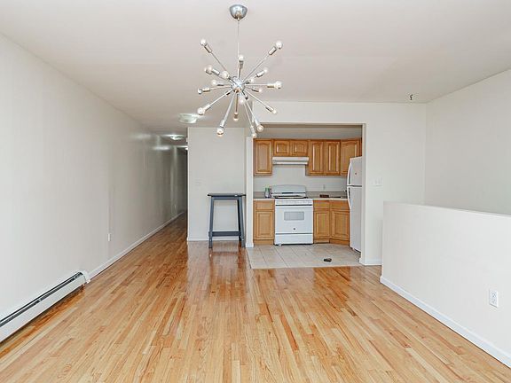 3rd image of 1337 Park Pl APT 2