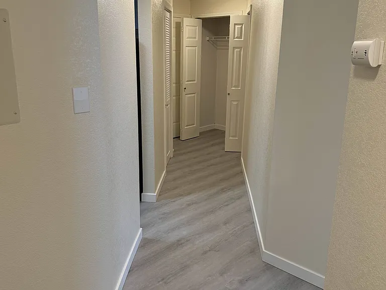4054 NE 55th St #101 — Photo 22