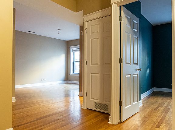 5th image of 4611 N Paulina St APT 2A