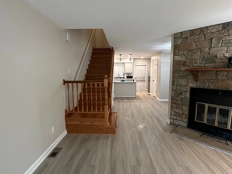 9038 W Dartmouth Pl — Photo 4