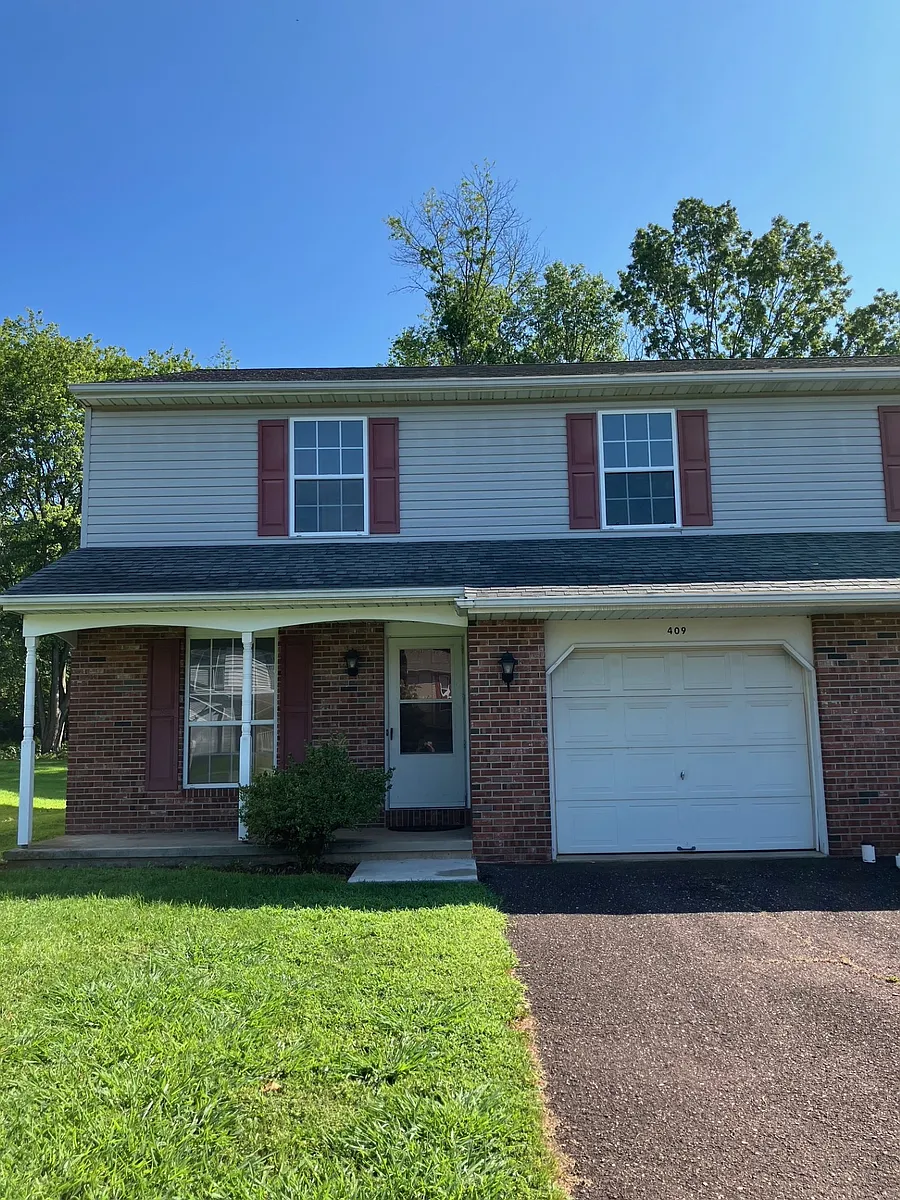 Primary Photo - 409 Campus Dr