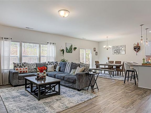 3rd image of 4740 Wesmar Ct