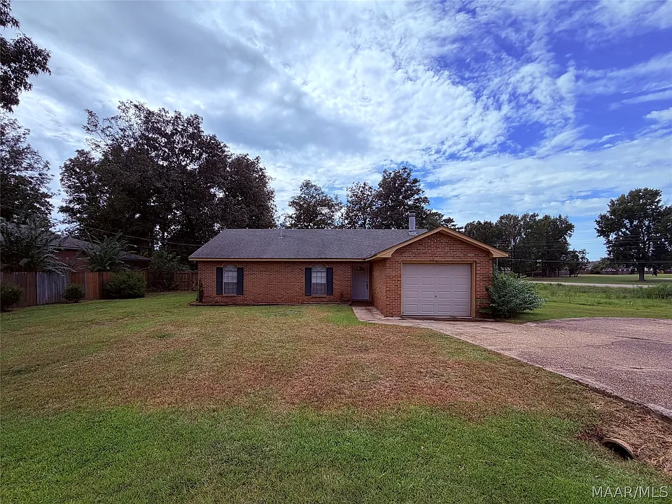 6735 Pineleaf Dr