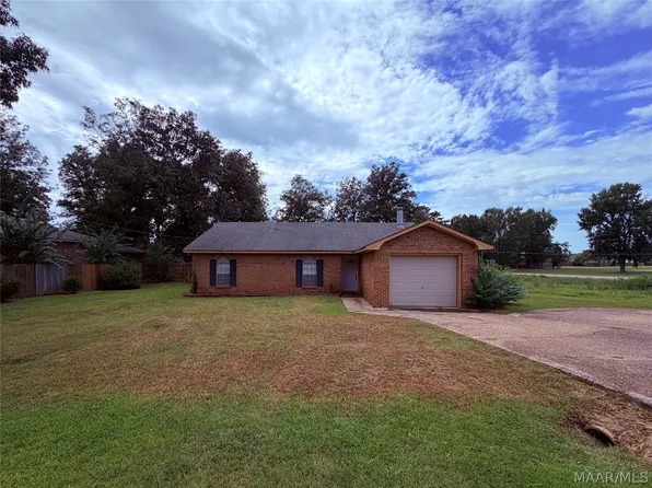 6735 Pineleaf Dr, Elmore, AL 36025