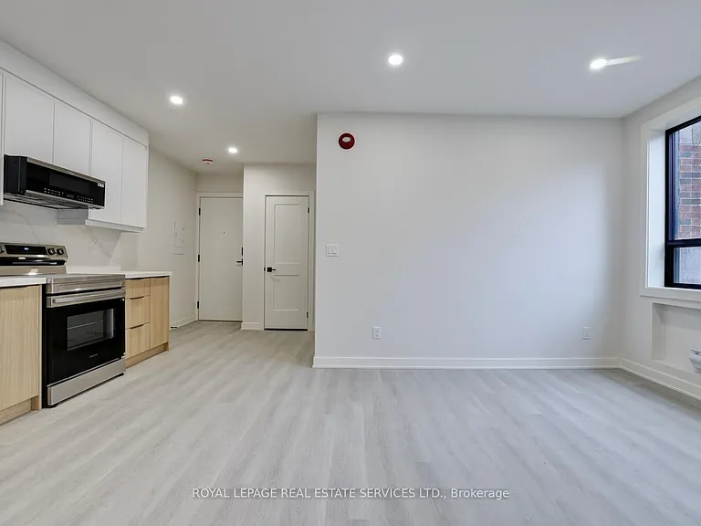 20 Duke St #305 — Photo 27