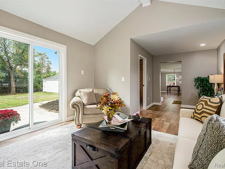 51275 Seven Mile Rd — Photo 12