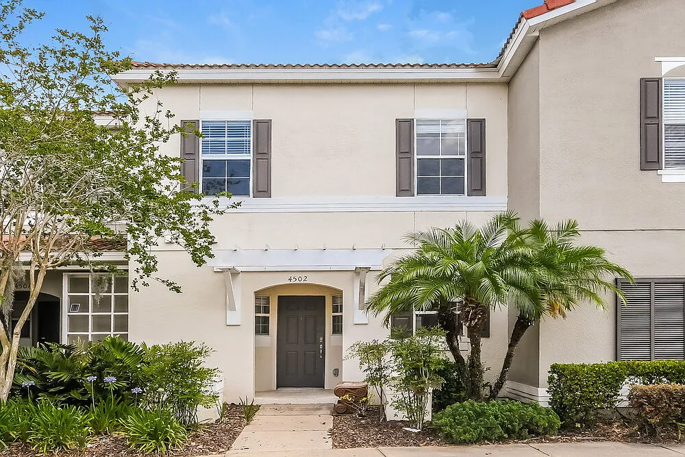 3 bed, 2.5 bath, 1295 sqft, $2,025 — Photo 1