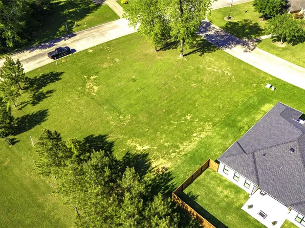 Hawthorn Cir, Livingston, TX 77351