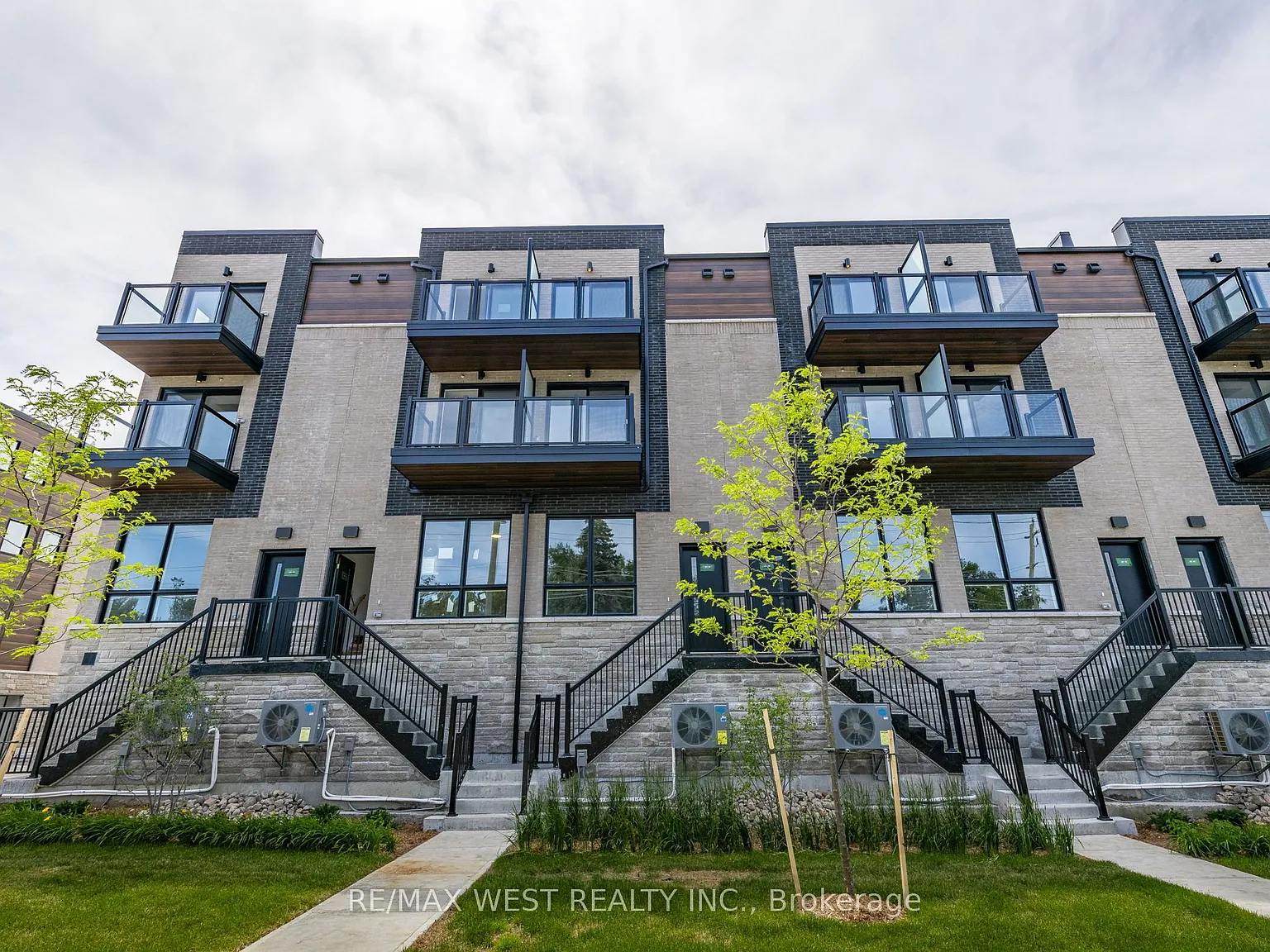 3 bed, $2,400 — Photo 2
