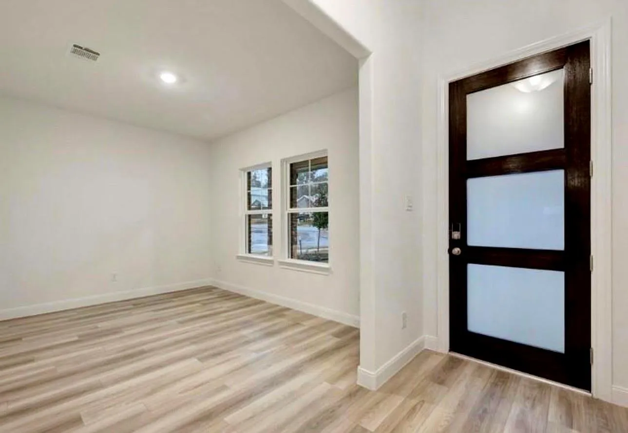 4 bed, 3.5 bath, 2823 sqft, $3,500 — Photo 2