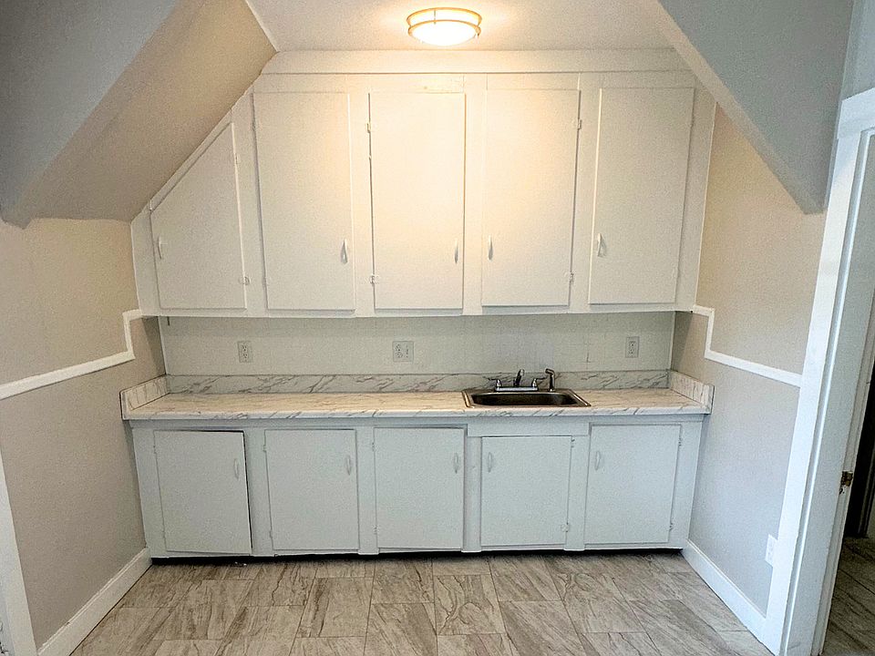 1st image of 490 Lake Ave #405