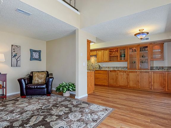 3rd image of 409 NE 85th St Unit H