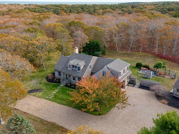 4 Pipn Cir, Edgartown, MA 02539