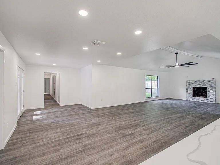 816 Glen Hollow Dr — Photo 9