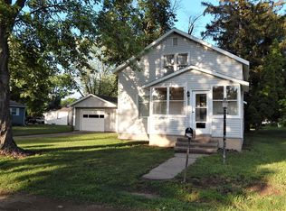 706 10th St, Three Rivers, MI 49093