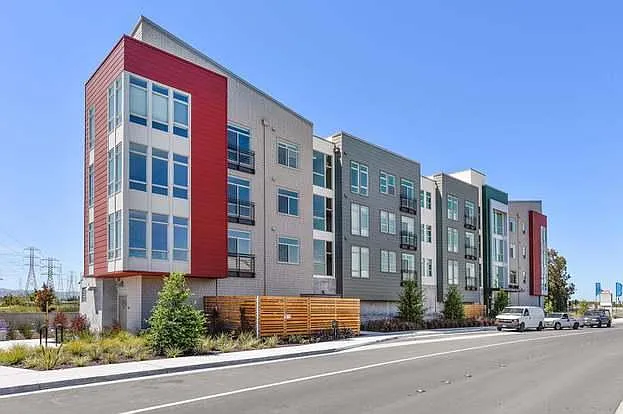 3 bed, 1437 sqft, $6,200 — Photo 1