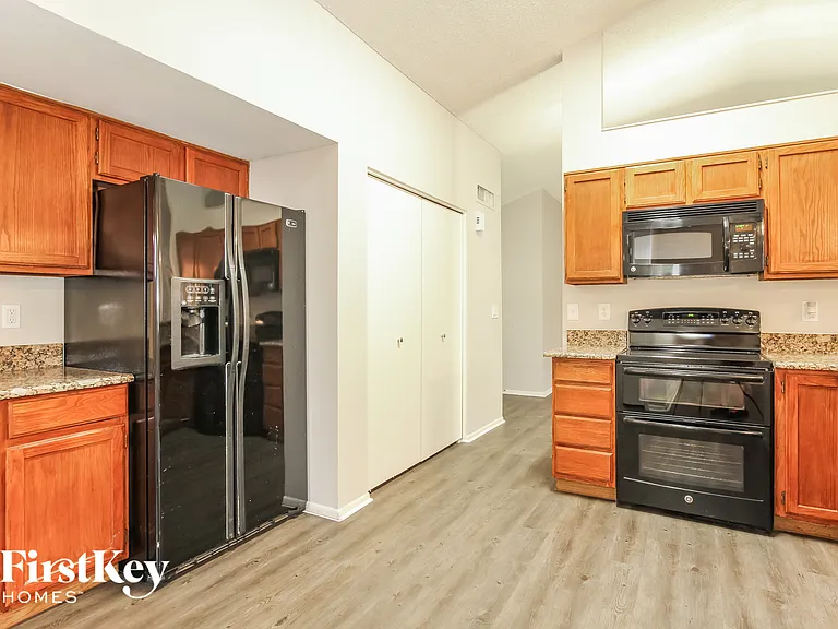 13269 N 56th Ave — Photo 7